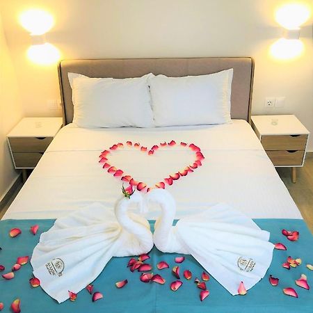 Navarino Luxe Suites With Sea View Peraía 外观 照片