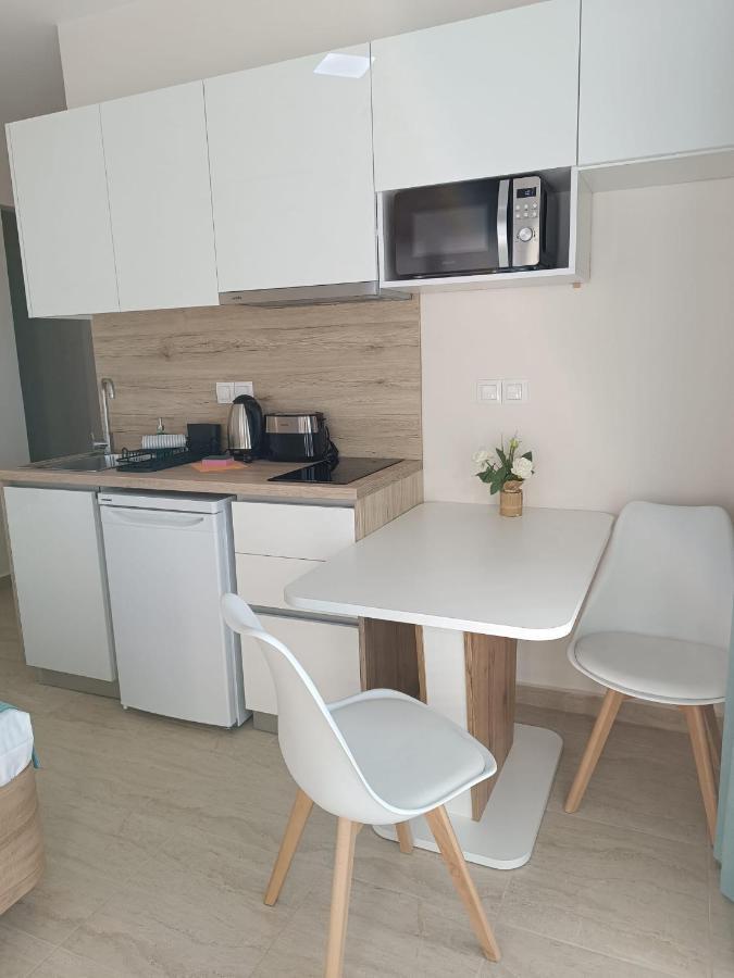 Navarino Luxe Suites With Sea View Peraía 外观 照片
