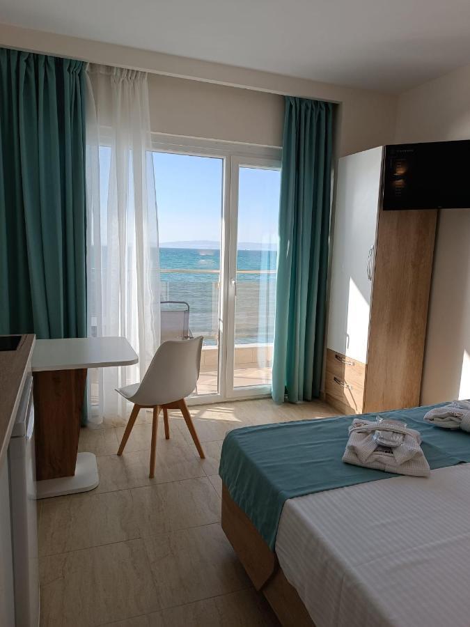 Navarino Luxe Suites With Sea View Peraía 外观 照片