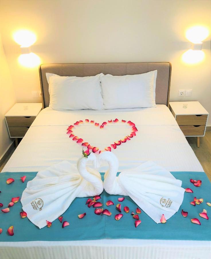 Navarino Luxe Suites With Sea View Peraía 外观 照片